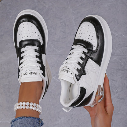 Dames instapsneakers met sleehak en vetersluiting